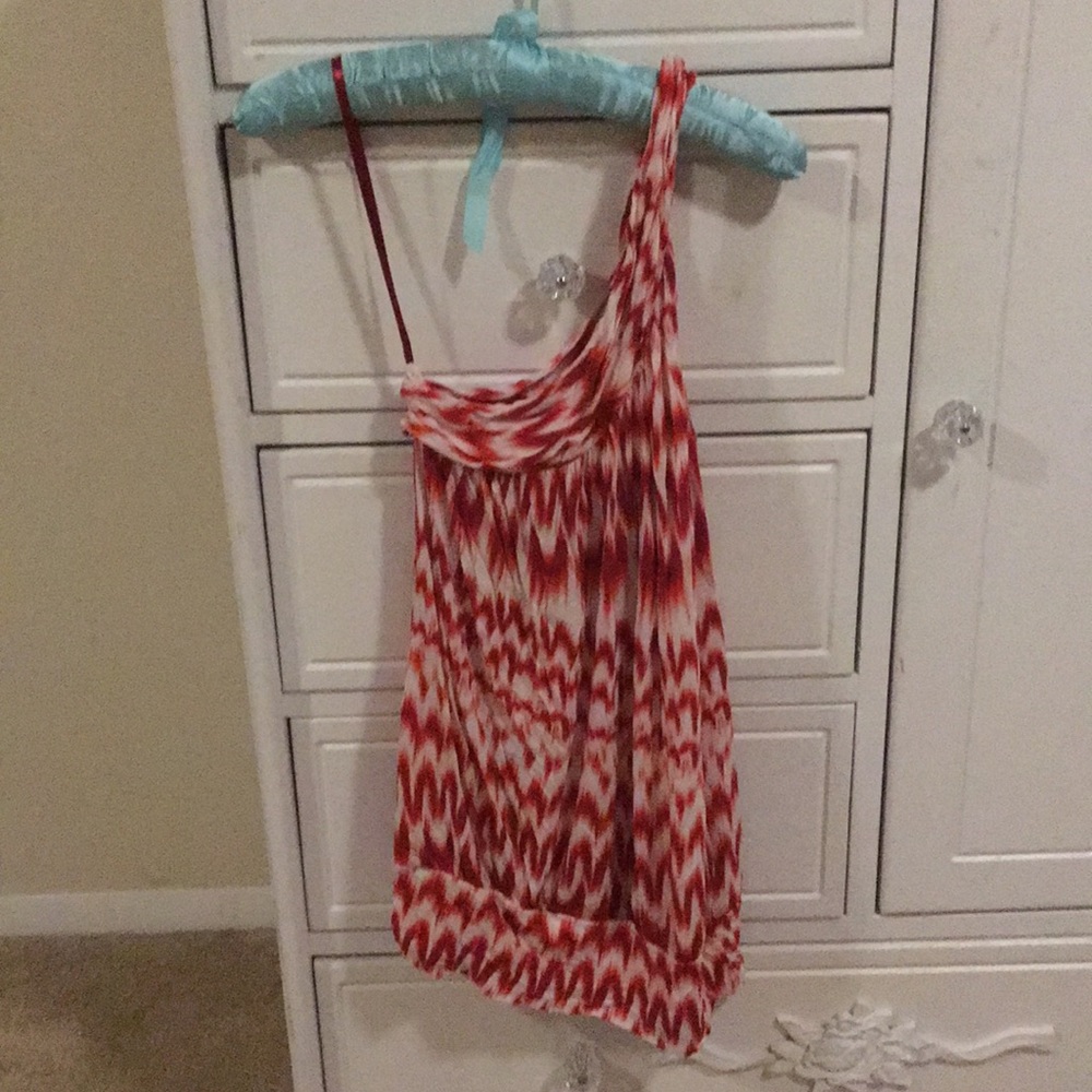 One shoulder shirt